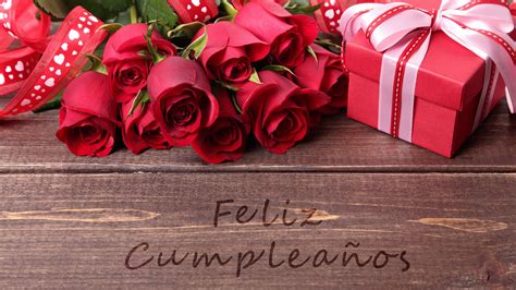 feliz cumpleaños con mujeres hermosas